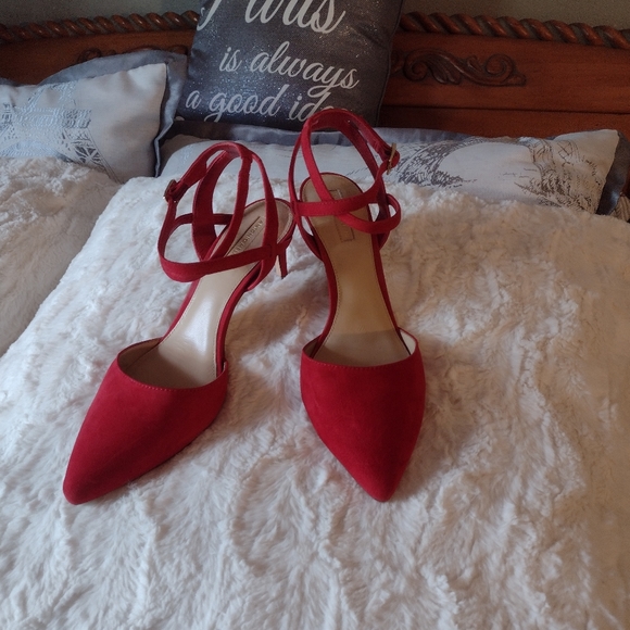 Shoes - Picture 5 of 10